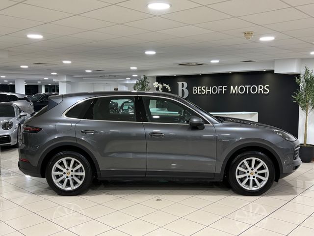 Image for 2022 Porsche Cayenne 3.0 V6 E-HYBRID=1 OWNER//IRISH JEEP//€150 ROAD TAX=FULL PORSCHE SERVICE HISTORY=TAILORED FINANCE PACKAGES AVAILABLE=TRADE IN'S WELCOME