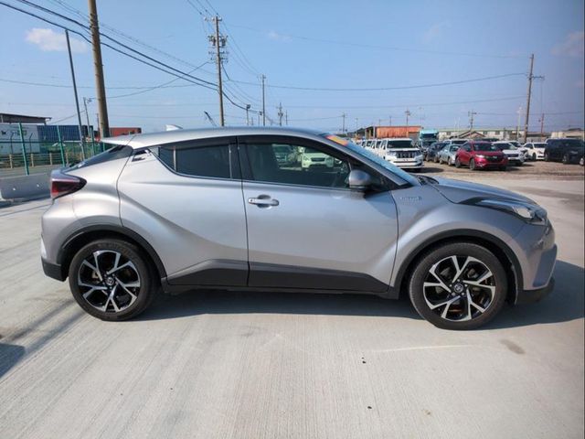 Image for 2017 Toyota C-HR G Package Leather seats