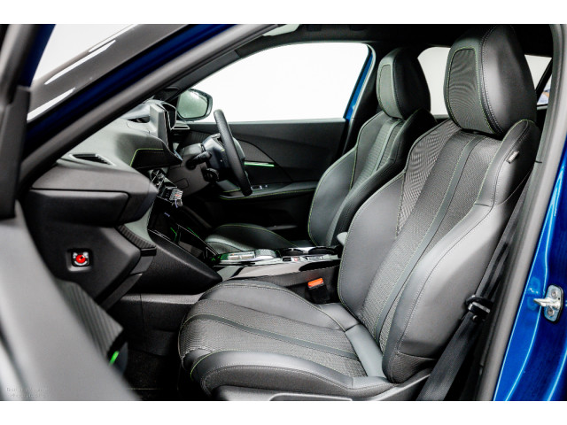 Image for 2025 Peugeot 2008 E-GT 50kWh 136HP - Black Roof