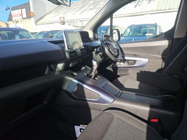 Image for 2020 Peugeot Rifter Wheelchair Access