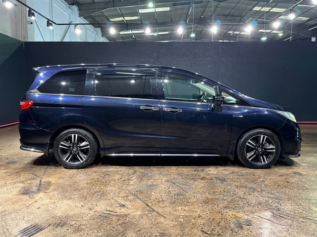 Image for 2016 Honda Odyssey 2.0 HYBRID AUTOMATIC 7 SEATER - FACTORY ALLOYS - BLACK LEATHER UPHOLSTERY - HEATED ELECTRIC SEATS - POWER SLIDING DOORS - 360/REVERSE CAMERA - CRUISE CONTROL