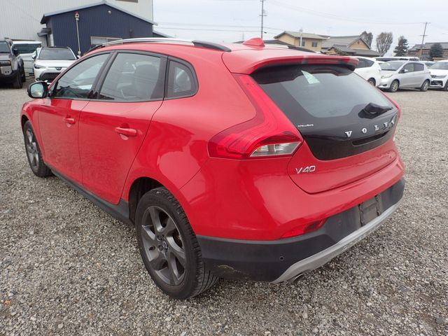 Image for 2016 Volvo V40 Cross Country 2.0 D4 CROSS COUNTRY BLACK SERIES DIESEL 190 BHP AUTOMATIC // FULL LEATHER ELECTRIC SEATS // REVERSING CAMERA // CRUISE CONTROL // LANE ASSIST // FULL HARMAN KARDON SURROUND SOUND SYSTEM // TOP SPEC