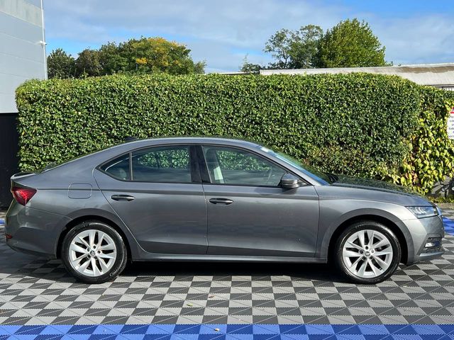 Image for 2022 Skoda Octavia AMBITION 2.0 TDI // APPLE CARPLAY/ANDROID AUTO // REVERSE CAMERA // DUAL ZONE CLIMATE CONTROL