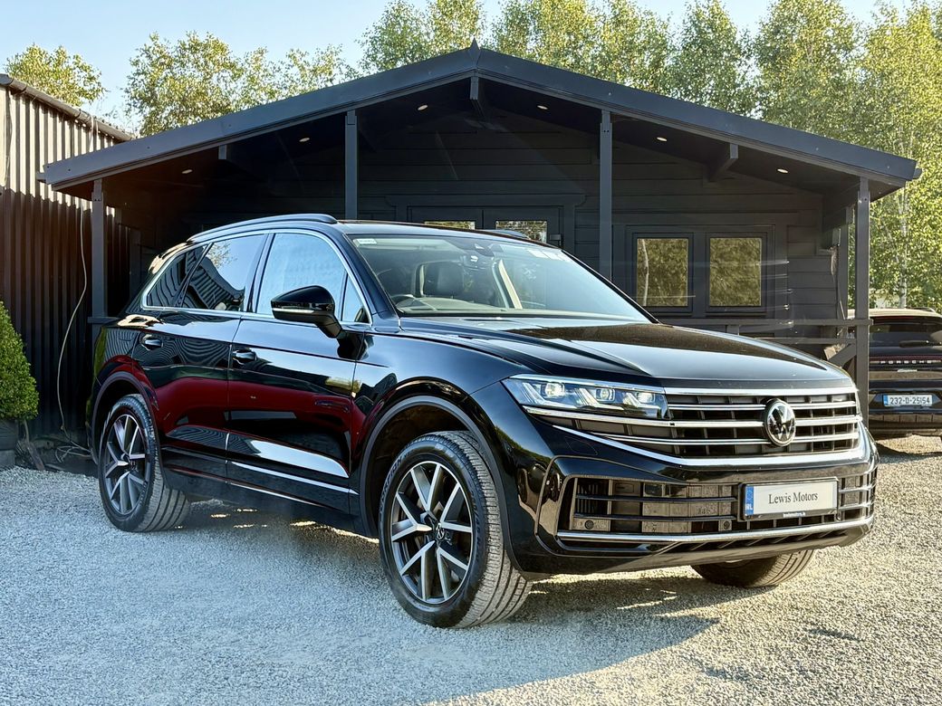 Image for 2024 Volkswagen Touareg 3.0TSI HYBRID ELEGANCE 381BHP, TILT AND SLIDE PAN ROOF, I. Q HEADLIGHTS, 4 ZONE CLIMATE CONTROL, KEYLESS ACCESS, AMBIENT LIGHTING