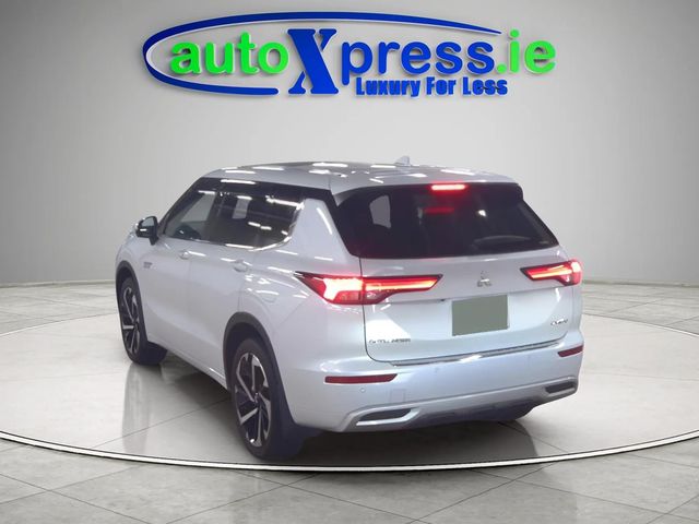 Image for 2023 Mitsubishi Outlander PHEV 4WD, Low mileage, Reversing camera