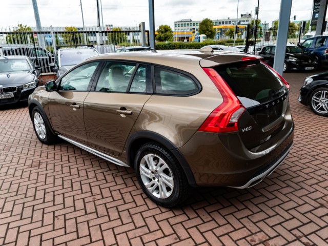Image for 2017 Volvo V60 2.0D4 SE LUXURY DELUXE 5DR ESTATE AUTOMATIC // MINT CONDITION WITH ONLY 96, 000 KMS // BUY WITH CONFIDENCE AA AND SIMI APPROVED DEALER 2025 // FINANCE ARRANGED // ALL TRADE INS WELCOME // 