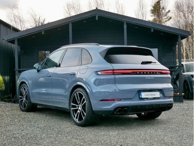 Image for 2025 Porsche Cayenne V6 E-HYBRID HIGH SPEC, BURMESTER, LED LIGHTS, REAR AXLE STEERING, AIR SUSPENSION, SPORT CHRONO