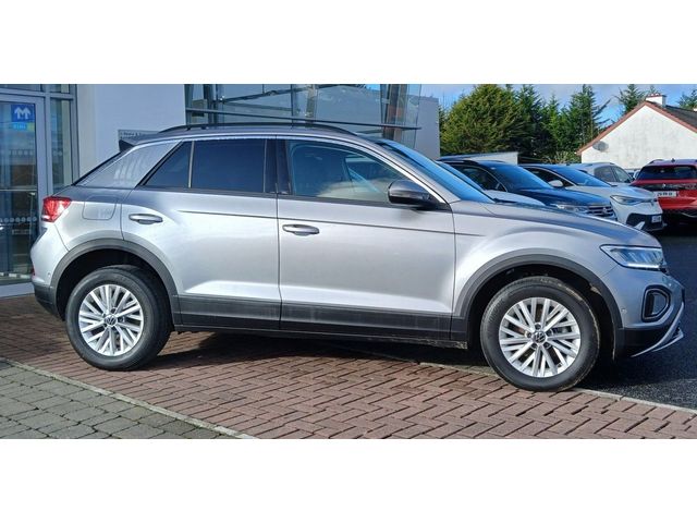 Image for 2024 Volkswagen T-Roc LIFE 2.0 TDI M6F 116HP **REAR VIEW CAMERA, APP CONNECT, WINTER PACK**