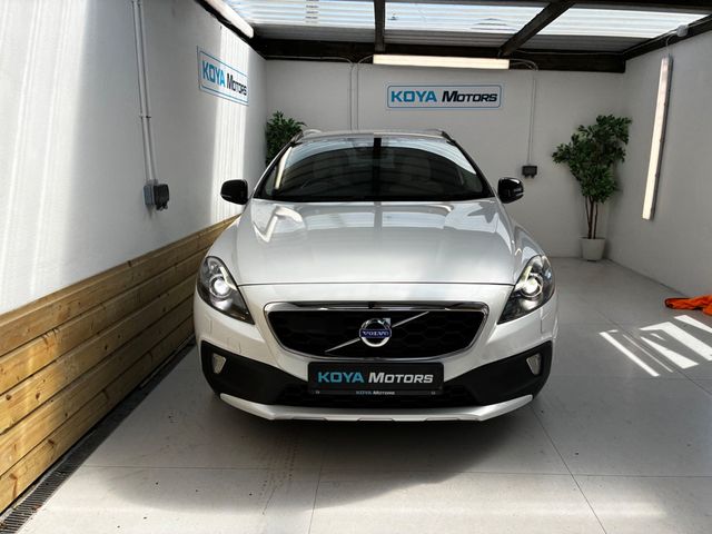Image for 2016 Volvo V40 2.0 D4 CROSS COUNTRY SE LUXURY DIESEL 190 BHP AUTOMATIC // PEARL WHITE METALLIC // FULL ELECTRIC SEATS // REVERSING CAMERA // CRUISE CONTROL // LANE ASSIST // TOP SPEC // AA APPROVED 2026
