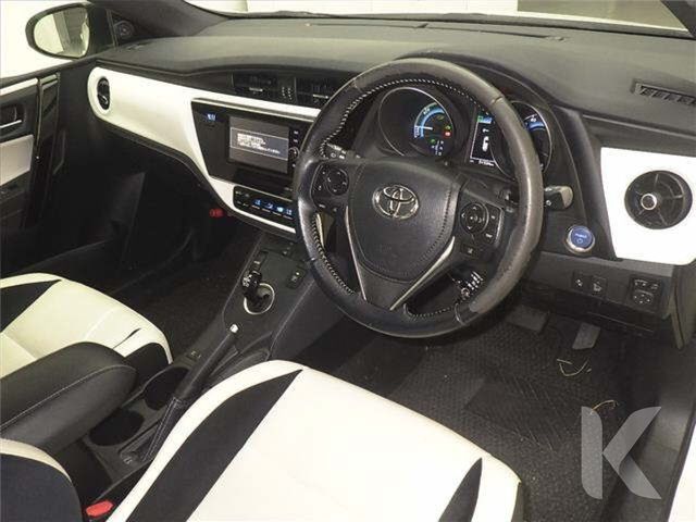 Image for 2017 Toyota Auris G PACKAGE - WHITE & BLACK LEATHER - UPGRADED ALLOYS - TOYOTA SAFETY SENSE - CRUISE CONTROL - REVERSE CAMERA