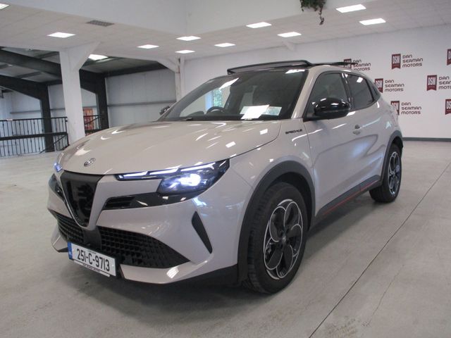 Image for 2025 Alfa Romeo Junior SPECIALE 54KWH EV-SUNROOF-CAMERA-CARPLAY-400KM RANGE