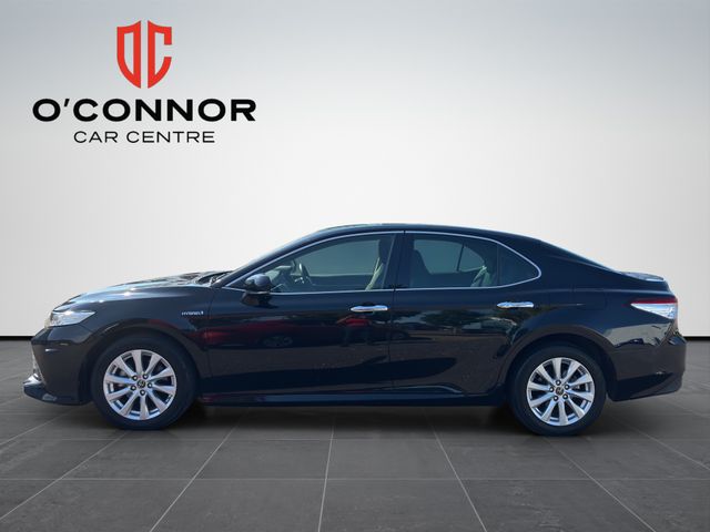 Image for 2018 Toyota Camry Executive looks, hybrid savings. because you really can have both.