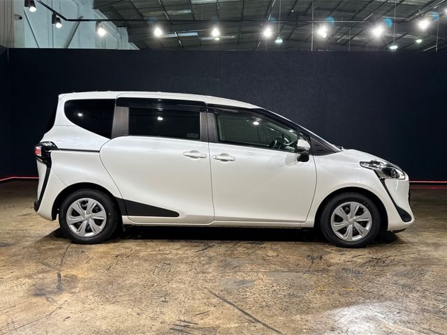 Image for 2021 Toyota Sienta 1.5 HYBRID 7 SEATER - PUSH BUTTON START/STOP - CRUISE CONTROL - REAR CAMERA