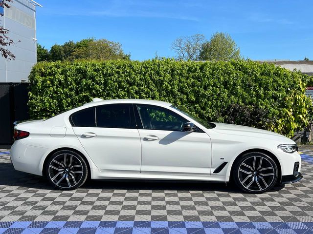 Image for 2020 BMW 5 Series 530e LCI M-SPORT COMPETITION 2.0 HYBRID // HEATED & COOLED LEATHER SEATS // DIGITAL CLUSTER // AMBIENT LIGHTING