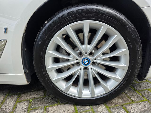 Image for 2017 BMW 5 Series 530 E AUTO LUXURY. ONLY 35000 MILES. FSH. FINANCE ARRANGED. SIMI. AA APPROVED