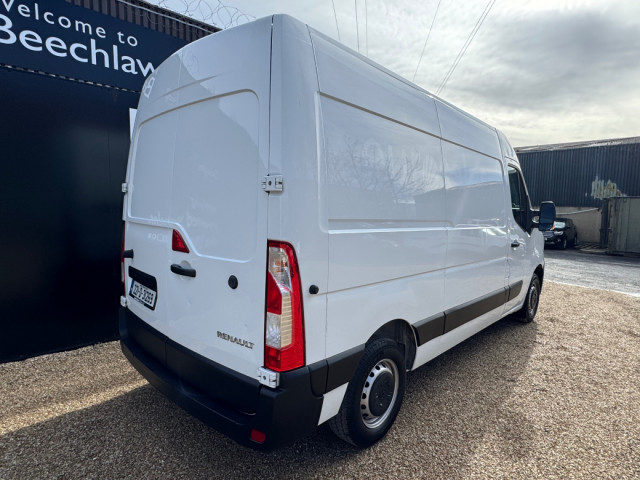 Image for 2022 Renault Master 2.3 DCI BUSINESS MWB MED ROOF // PRICE EXCL. VAT // 06/26 CVRT // ONE OWNER // GREAT CONDITION // CRUISE, BLUETOOTH AND ELECTRIC WINDOWS // 