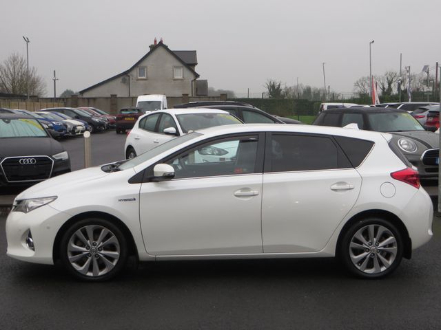 Image for 2015 Toyota Auris 1.8 HYBRID 5DR LUX 