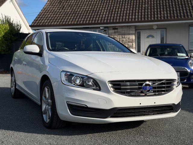 Image for 2018 Volvo V60 2.0 D4 SE LUXURY PLUS 190 BHP DIESEL AUTOMATIC // FULL HEATED LEATHER // REVERSING CAMERA // CRUISE CONTROL // LANE ASSIST // COLLISION WARNING SYSTEM // UPGRADED SPORT ALLOYS