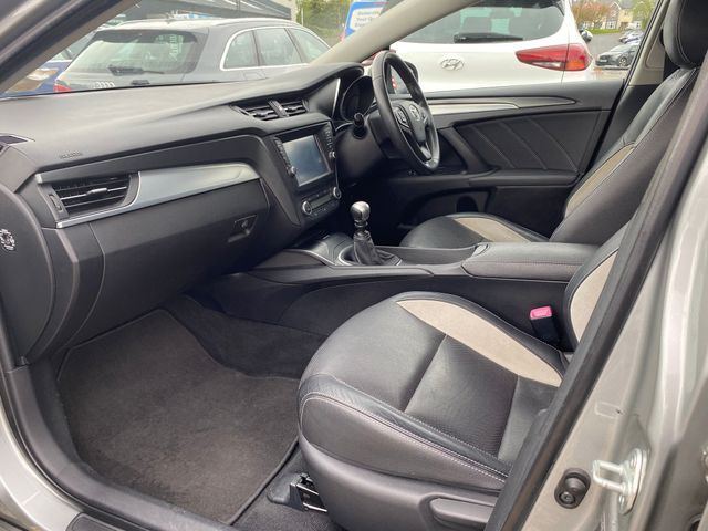 Image for 2017 Toyota Avensis 1.6D SOL Navi - Leather 
