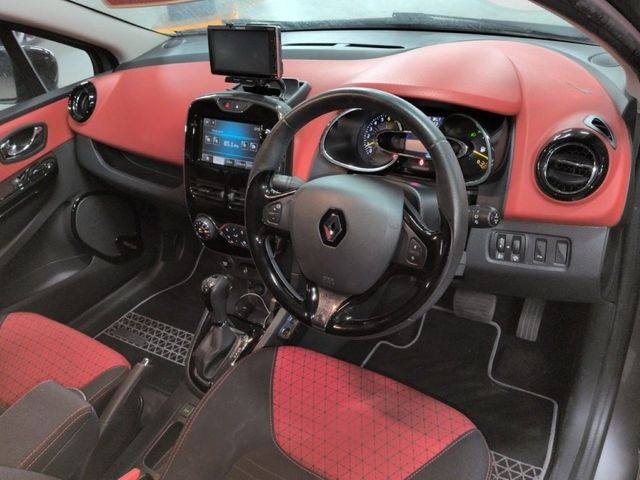 Image for 2015 Renault Captur 1.2 AUTOMATIC - 17'' ALLOY WHEELS - RED TRIM INTERIOR/ALLOYS