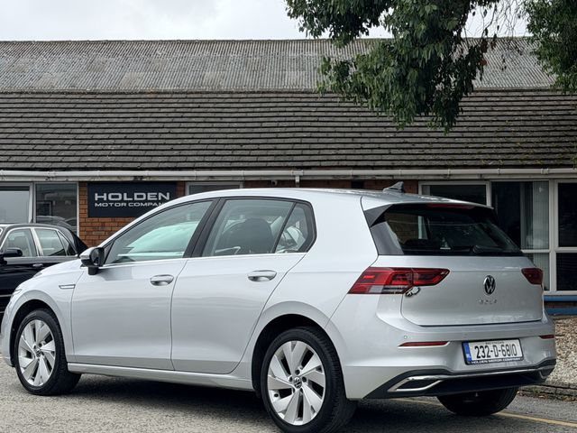 Image for 2023 Volkswagen Golf Style 2.0 TDI. WIRELESS PHONE CHARGER