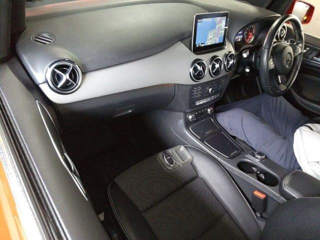 Image for 2018 Mercedes-Benz B Class 1.6 AUTOMATIC B180 - BLACK HALF LEATHER - FACTORY ALLOYS - PADDLE SHIFT - CRUISE CONTROL - REAR CAMERA