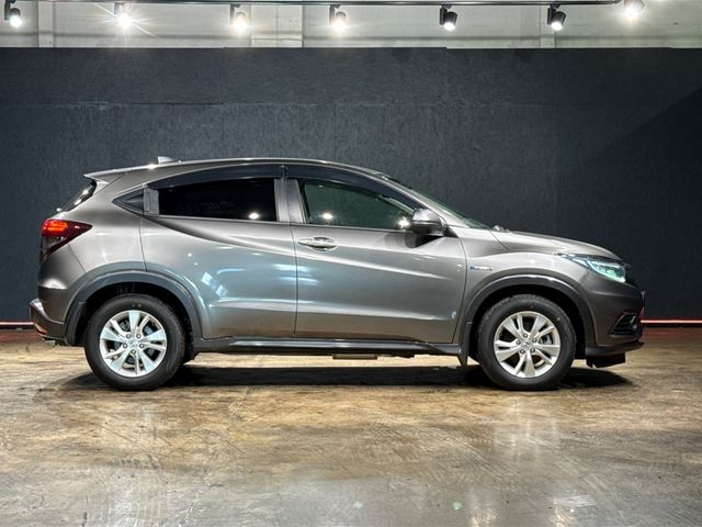 Image for 2019 Honda Vezel HYBRID - PADDLE SHIFT - CRUISE CONTROL - REVERSE CAMERA - FACTORY ALLOYS - LANE KEEP ASSIST - ELECTRIC WINDOWS