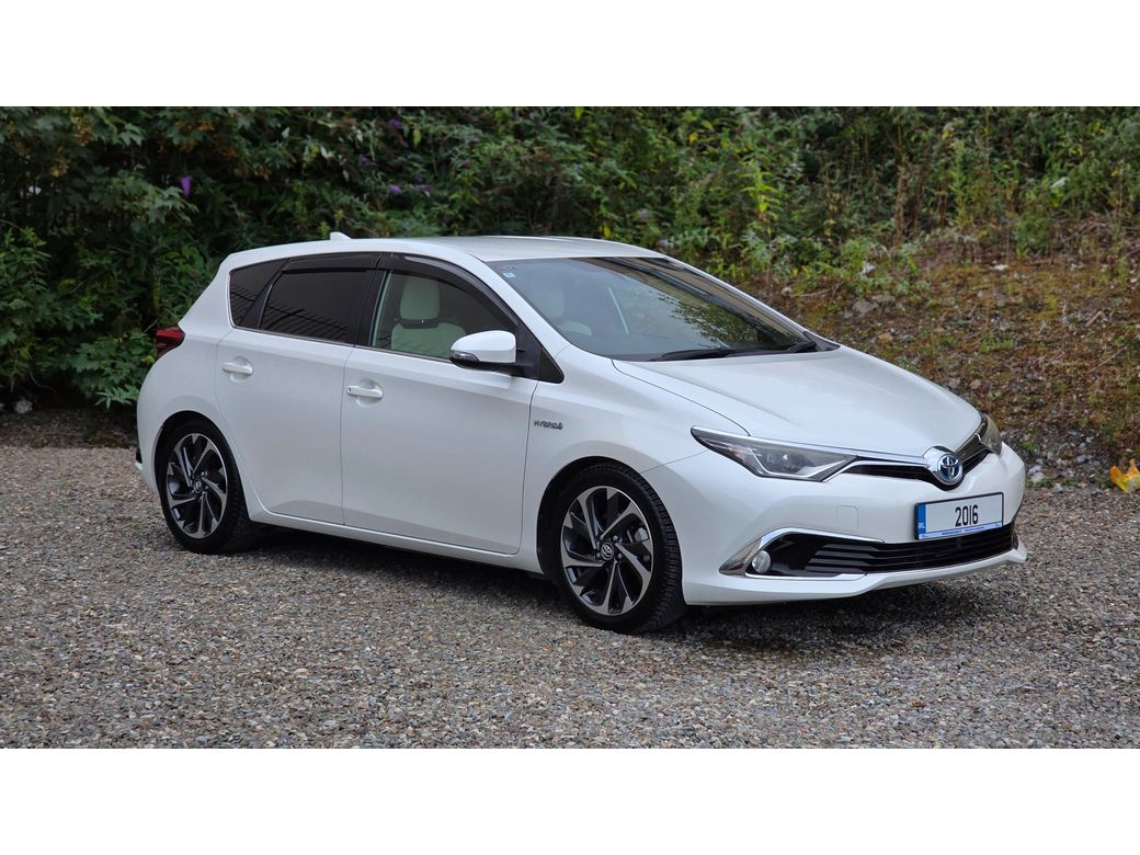 Image for 2016 Toyota Auris Hybrid 