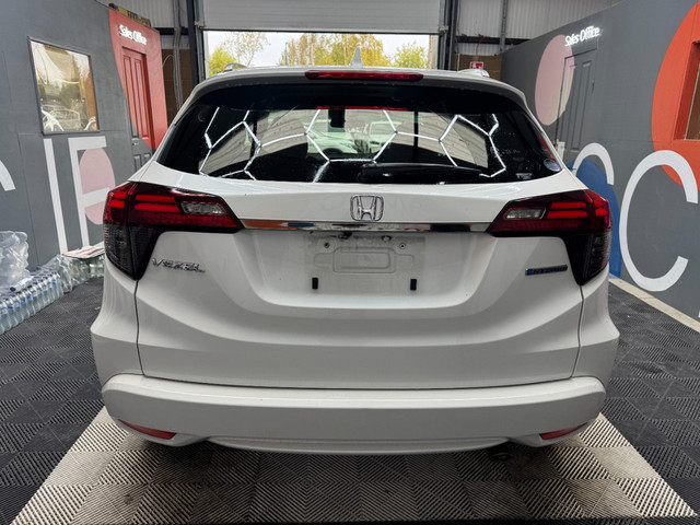Image for 2017 Honda Vezel 2017 HONDA VEZEL HV Z SENSING AUTOMATIC/ CRUISE CONTROL / PARKING CAMERA / PADDLE SHIFTERS AND MORE