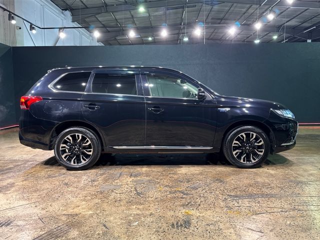 Image for 2018 Mitsubishi Outlander 2.0 AUTOMATIC - ALLOY WHEELS - CRUISE CONTROL - HEATED STEERING WHEEL 
