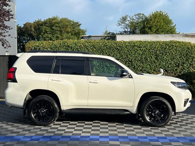 Image for 2023 Toyota Landcruiser PRADO TX L-PACKAGE AWD 7-SEATER 2.8 D AUTO // OPENING SUNROOF // ADAPTIVE CRUISE CONTROL // REVERSE CAMERA