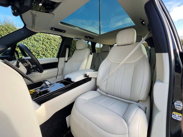 Image for 2025 Land Rover Range Rover P460e 3.0 HYBRID // PANORAMIC SUNROOF // MERIDIAN SOUND SYSTEM // ADAPTIVE AIR SUSPENSION // VARIOUS OFF-ROAD DRIVING MODES