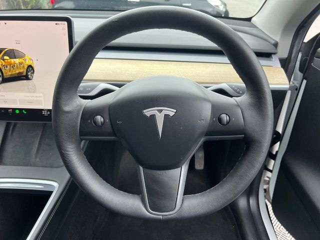 Image for 2023 Tesla Model Y LONG RANGE AWD // PANORAMIC SUNROOF // TESLA AUTOPILOT // LEATHER HEATED SEATS