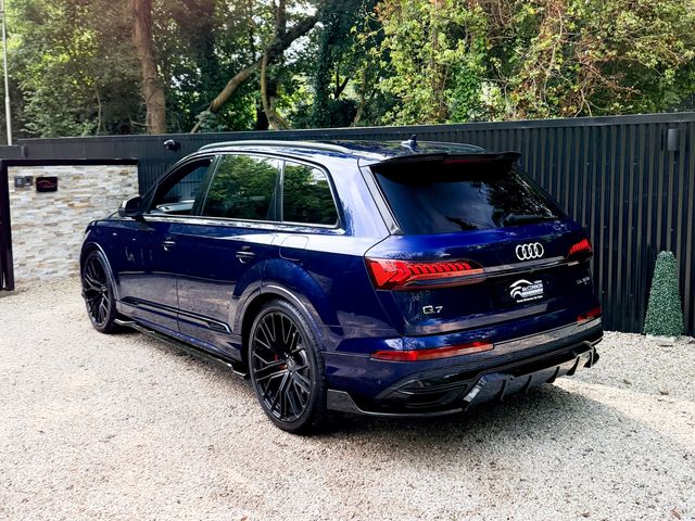 Image for 2022 Audi Q7 2022 (221) Audi Q7 S Line Black Edition 55 TFSI e