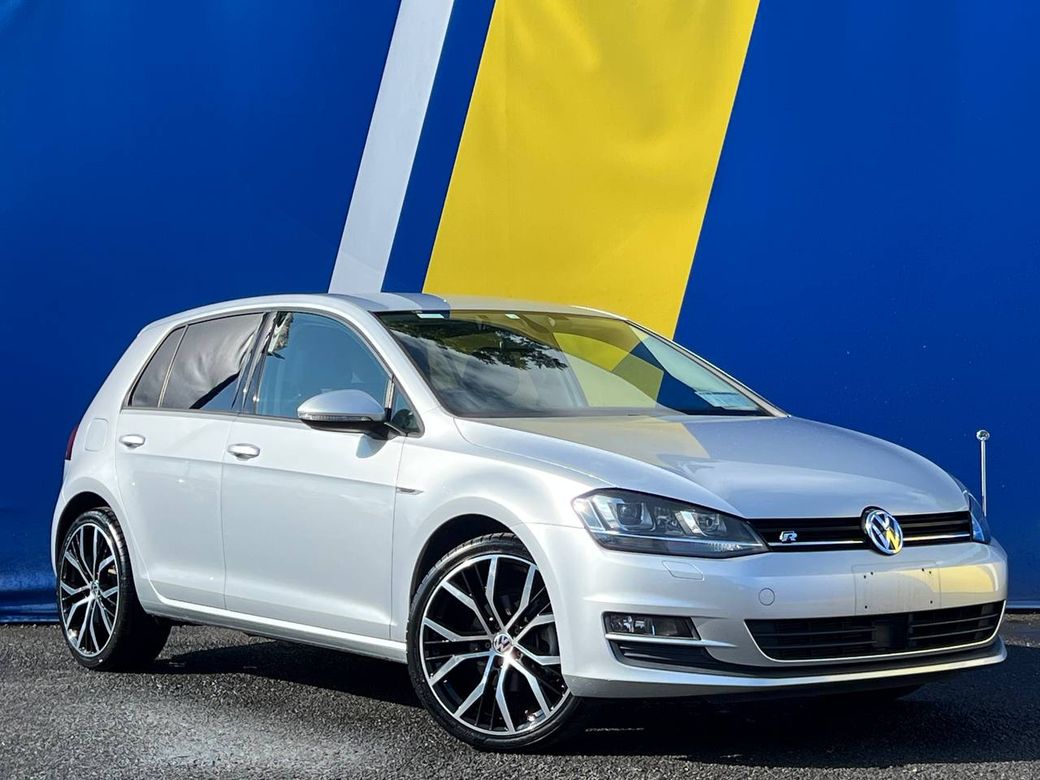 Image for 2016 Volkswagen Golf COMFORTLINE R-LINE PACK 1.2 TSI // NEW 19" DIAMOND CUT ALLOYS // BLUETOOTH MUSIC // DUAL ZONE CLIMATE CONTROL