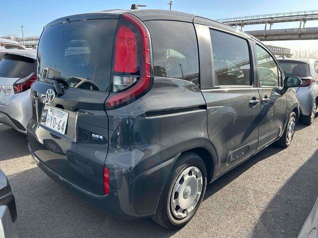 Image for 2023 Toyota Sienta 1.5 HYBRID AUTOMATIC 7 SEATER - POWER SLIDING DOORS - PUSH BUTTON STOP/START - CRUISE CONTROL - BLIND SPOT MONITORING - REAR CAMERA