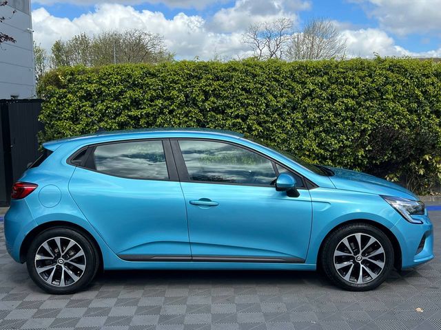 Image for 2022 Renault Clio ICONIC 1.0 TCE // APPLE CARPLAY/ANDROID AUTO // PARKING SENSORS // AIR CONDITIONING