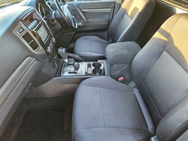 Image for 2016 Mitsubishi Shogun DI-D 4WORK SG2