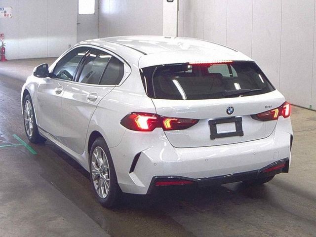Image for 2024 BMW 1 Series 120 NEW MODEL - 1.5 HYBRID AUTOMATIC - FACTORY ALLOYS - DIGITAL DASH
