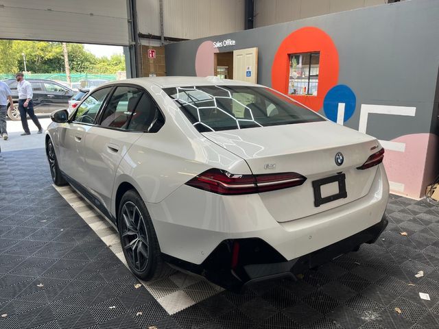 Image for 2024 BMW i5 2024 BMW I5 EDRIVE40 M-SPORT AUTOMATIC / CRUISE CONTROL / PARKING CAMERA / ELECTRIC MEMORY & HEATED SEATS / AMIENT LIGHTS / APPLE CARPLAY AND MORE