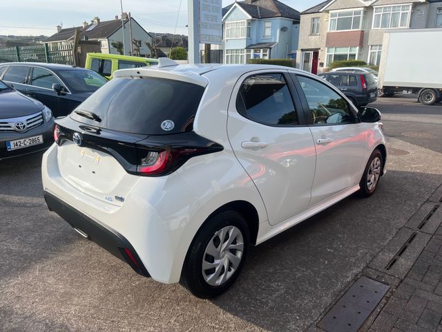 Image for 2022 Toyota Yaris Hybrid automatic 