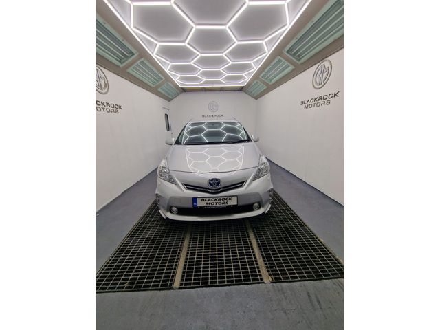 Image for 2016 Toyota Prius Alpha 
