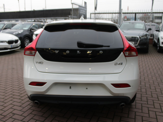 Image for 2018 Volvo V40 2.0D4 INSCRIPTION 5DR HATCHBACK AUTO HUGE SPEC // 1 OWNER CAR // AS NEW CONDITION THROUGHOUT // BUY WITH CONFIDENCE AA AND SIMI APPROVED DEALER 2025 // FINANCE ARRANGED //