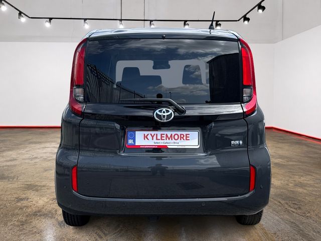 Image for 2023 Toyota Sienta 1.5 HYBRID AUTOMATIC 7 SEATER - POWER SLIDING DOORS - PUSH BUTTON STOP/START - CRUISE CONTROL - BLIND SPOT MONITORING - REAR CAMERA
