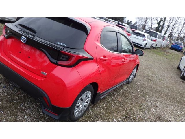 Image for 2021 Toyota Yaris Hybrid 