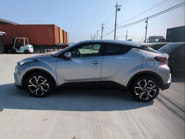 Image for 2017 Toyota C-HR G Package Leather seats