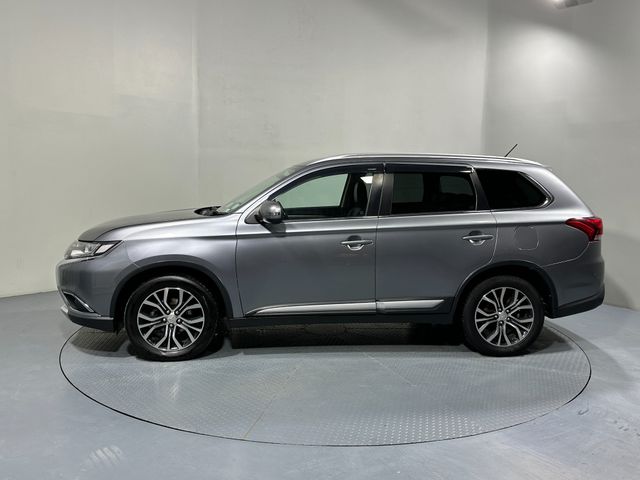 Image for 2016 Mitsubishi Outlander 2.2 Diesel Automatic 4x4 7 Seater