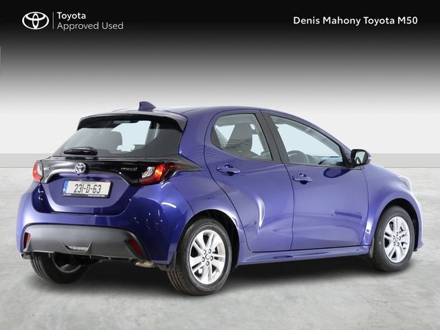 Image for 2023 Toyota Yaris Luna Hybrid