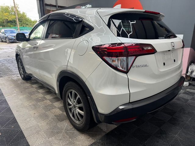 Image for 2016 Honda Vezel 2016 HONDA VEZEL HYBRID X 1.5 AUTOMATIC / CRUISE CONTROL / REVERSE CAMERA / HEATED SEATS / PADDLE SHIFTERS AND MORE
