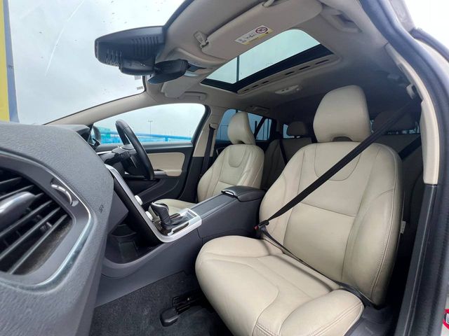 Image for 2017 Volvo V60 D4 CLASSIC 2.0 D // OPENING SUNROOF // LEATHER HEATED SEATS // BLUETOOTH MUSIC